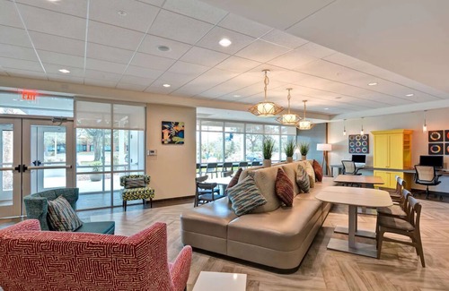 Terrace Park Hotel | Comfort Meets Convenient: Close to Tampa Airport. FREE Breakfast, Pool!