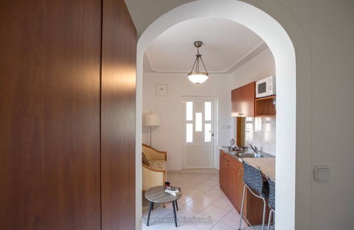 Stikovica Apartment | Comfort Seaside Lovely Seaview Apartment with Balcony, Terrace & Priv Parking