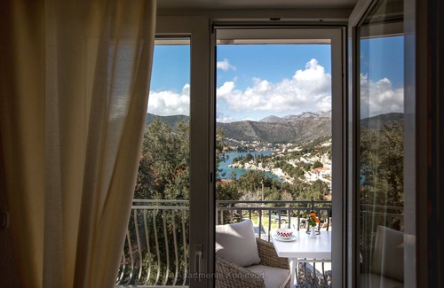 Stikovica Apartment | Comfort Seaside Lovely Seaview Apartment with Balcony, Terrace & Priv Parking