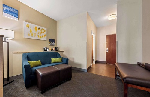 Cullman Hotel | Comfort Suites Cullman I-65 Exit 310