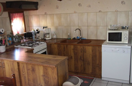 Halles-sous-les-Cotes Cottage | Comfortable cottage in Halles-sous-les-Côtes with fireplace and terrace