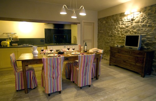 Castelfranco di Sopra Apartment | Comfortable Apartment in the Heart of the Tuscan Countryside