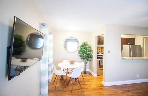 Central Oakland Park Apartment | Comfortable 1-Bedroom Apt near Beaches, Dining & Shops