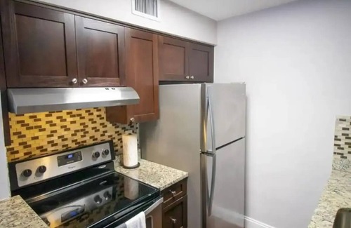 Central Oakland Park Apartment | Comfortable 1-Bedroom Apt near Beaches, Dining & Shops