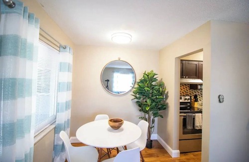 Central Oakland Park Apartment | Comfortable 1-Bedroom Apt near Beaches, Dining & Shops