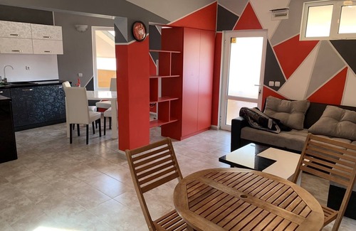 Sunny Beach Apartment | Comfortable 2 bedroom fully futnished apartment with terrace. 5 min from beach!