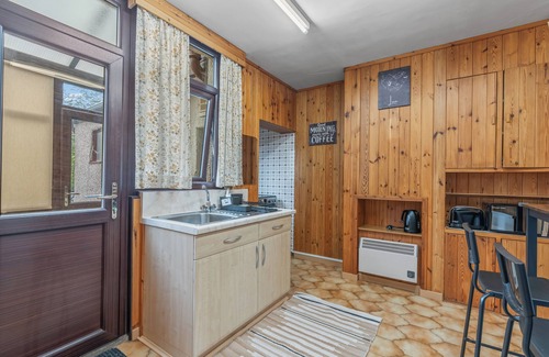 Coventry House | Comfortable 2-Bedroom Home in Coventry – Ideal for Short Stays