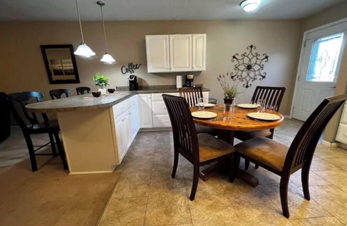 Pierre House | Comfortable 3 bed/3 bath/garage overlooking Pierre