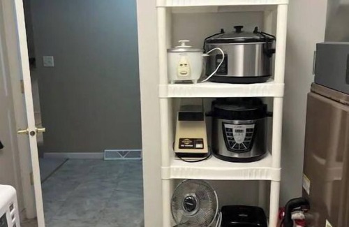 Pierre House | Comfortable 3 bed/3 bath/garage overlooking Pierre