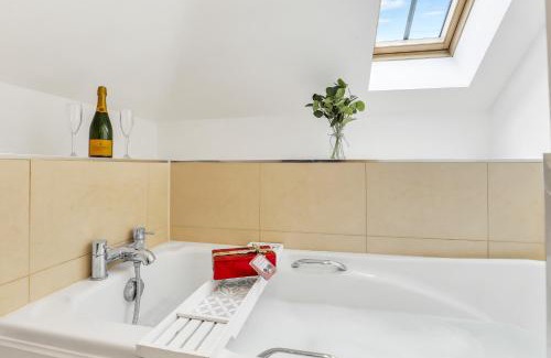 Newbold Coleorton Apartment | Comfortable 3-Bed Dormer Bungalow Family & Business Friendly