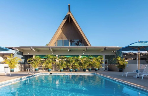 Kahului House | Comfortable ADA Unit, Outdoor Pool, Shuttle Service, Pets Allowed!