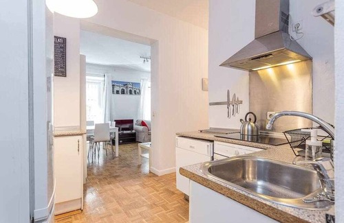Golden Triangle of Art Apartment | comfortable and centrally located 2 room apartment