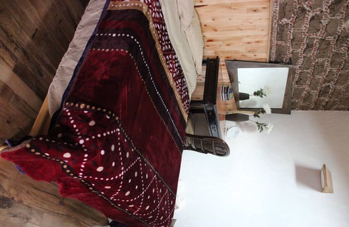 Jocotitlan Hotel | Comfortable and cozy Eucalyptus bedroom 30 min. of Toluca for Holidays.