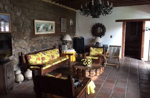 Jocotitlan Hotel | Comfortable and cozy apartment built inside a 17th century house