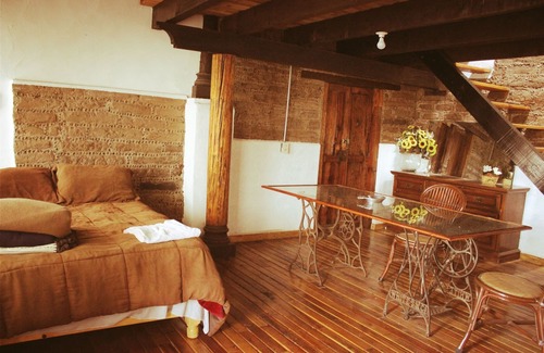 Jocotitlan Hotel | Comfortable and cozy apartment built inside a 17th century house