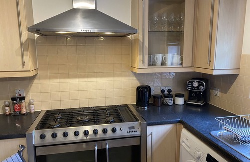 Norwich House | Comfortable and great location. Norwich townhouse. 5 mins to the airport.
