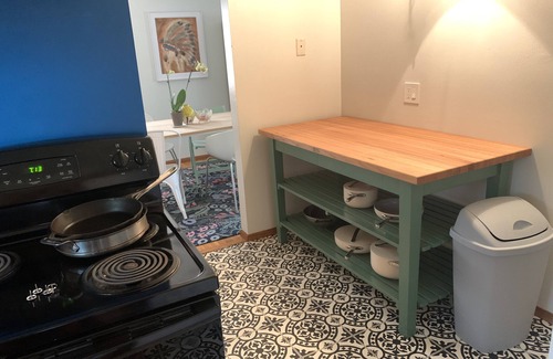 Brookings House | Comfortable and Quaint w/a Hot Tub