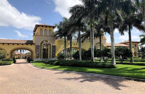 Gran Paradiso Condo | COMFORTABLE AND SERENE HOME