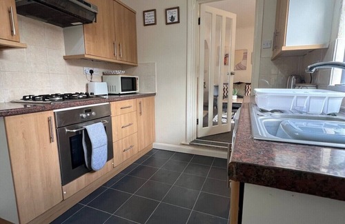 Newcastle-upon-Tyne Apartment | Comfortable and spacious home. FREE Parking.