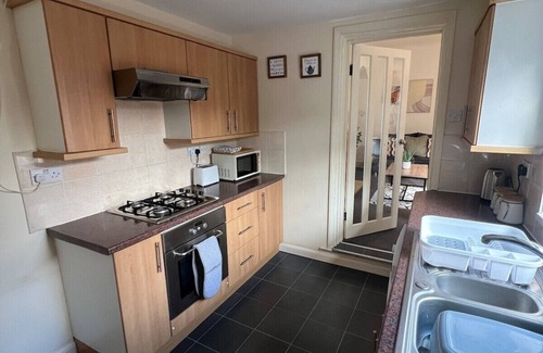 Newcastle-upon-Tyne Apartment | Comfortable and spacious home. FREE Parking.