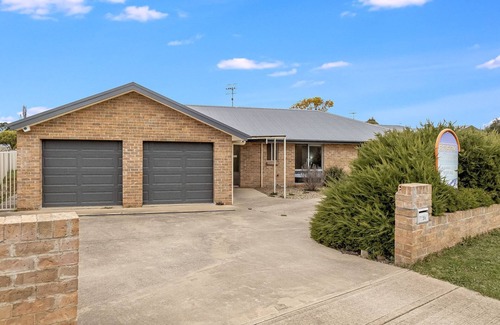 Berridale House | Comfortable and spacious 4 Bedroom, 3 Bathroom open plan home in Berridale