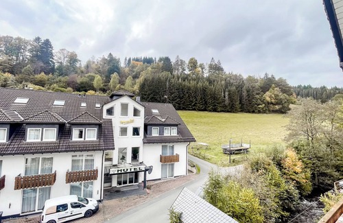 Zueschen Apartment | Comfortable and versatile room -perfect for relaxation, work and exchange