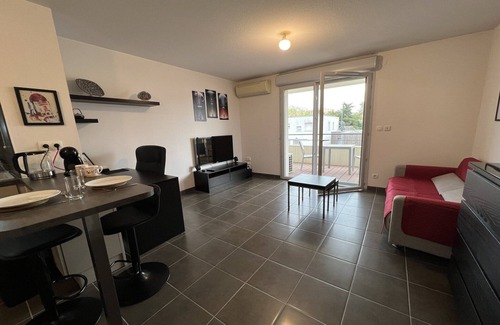 Bourrassol Apartment | Comfortable apartment in Toulouse for 4