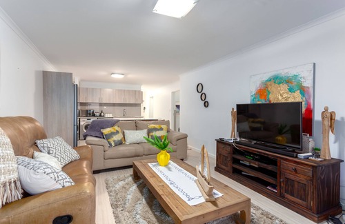 Big Bay Apartment | Comfortable Beach Apartment 2 min from beach