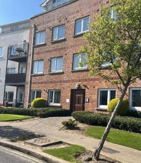 Dublin House | Comfortable Doubleroom beside Tramline