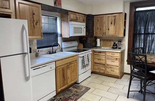 Williston House | Comfortable Historic Hm Centrally Located to UF, Ocala &HIT’s. 28 day Discount