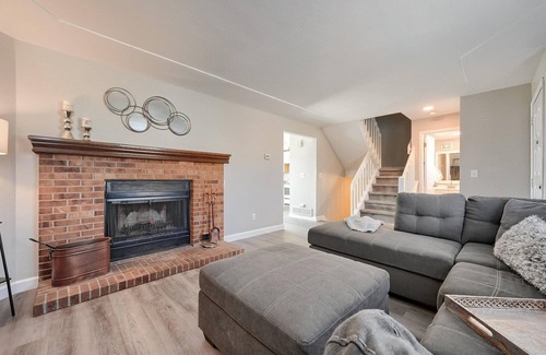 Prides Crossing House | Comfortable Home with Fireplace, Yard and Patio