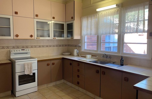 Mount Lofty House | Comfortable house on Curzon St with room for the whole family