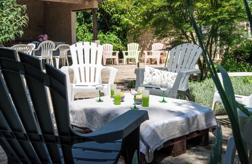 Nalliers House | Comfortable house with swimming pool and wooded grounds near the river