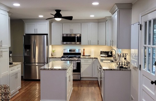 Augusta House | Comfortable Masters rental for 6-8 people in established West Augusta