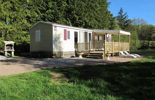 Moux-en-Morvan House | Comfortable mobile home with terrace on the edge of fishing ponds; small boat.
