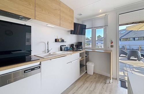 Jullouville-les-Pins House | Comfortable Mobile Home, 4 Guests, 200m from Beach, Heated Pool & Fitness Room