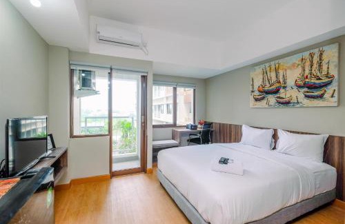 Duren Sawit Apartment | Comfortable Pool View Studio Room at Gateway Park LRT City Jatibening Apartment By Travelio