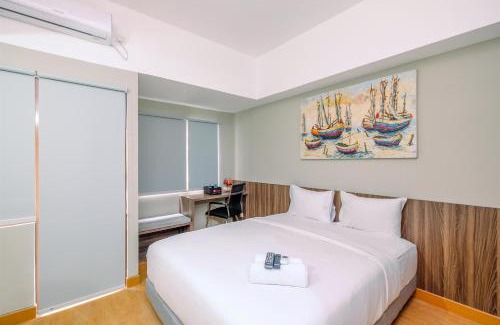 Duren Sawit Apartment | Comfortable Pool View Studio Room at Gateway Park LRT City Jatibening Apartment By Travelio