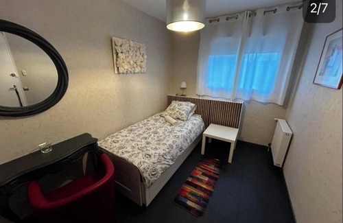 Vaulx-en-Velin Bed & Breakfast | Comfortable, quiet Mawa room with adjoining bathroom in Vaulx en Velin (69)