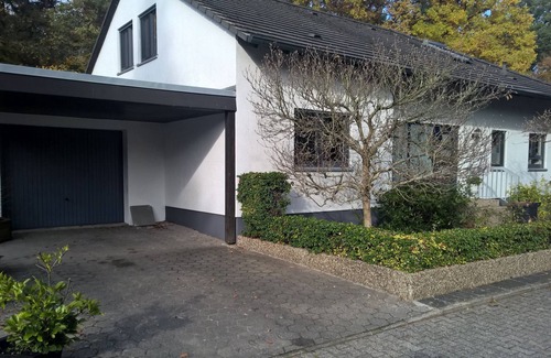 Offenbach am Main House | Comfortable quite room in 1-family house, perfect public transportation