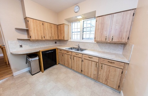 Broadmoor House | Comfortable Romantic Place, Relaxation, Great Location, Great Neighborhood,