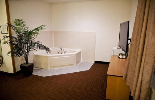 Atlantic Hotel | Comfortable Room w/Kitchette, BBQ Grill, and Complimentary Breakfast