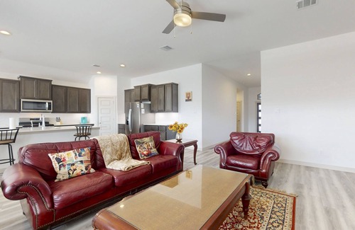 League City House | Comfortable, spacious home close to shopping in a quiet neighborhood