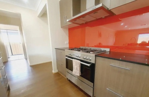 Tarneit House | Comfortable stay with Movie/Sport App on TV