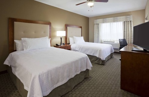Kutzky Park House | Comfortable Stay with Pool Access and Kitchen! Pets Allowed Here