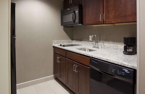 Kutzky Park House | Comfortable Stay with Pool Access and Kitchen! Pets Allowed Here