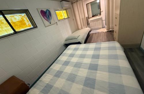 Bowen Apartment | Comfortable studio in Bowen 4805