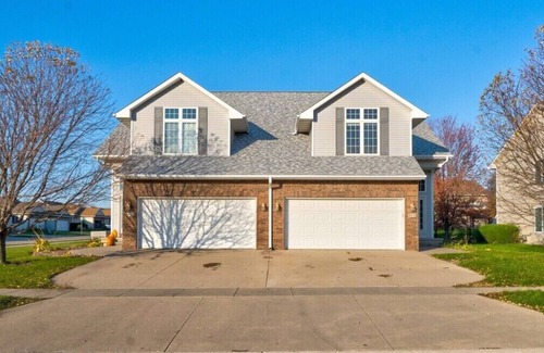 Wickham House | Comfortable townhome in GREAT location!
