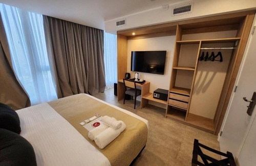 Rio Cuarto Hotel | Comfortable Unit Near Plaza Alberdi With Breakfast Indoor And Outdoor Pools