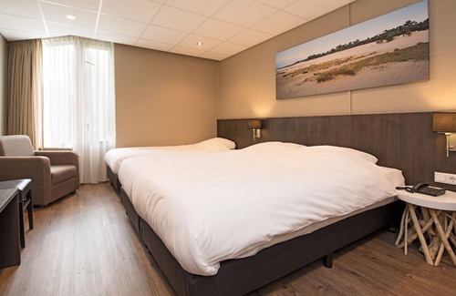 Vlijmen Hotel | Comfortable Unit Near De Loonse en Drunense Duinen, Free Parking